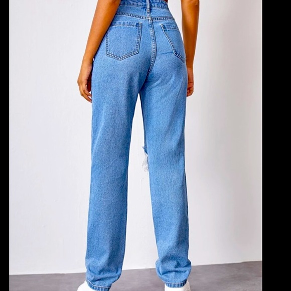 High Waist Slant Pocket Ripped Mom Jean(Size Med)  - SOLD - Picture 3 of 6